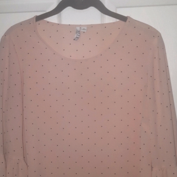 (M) Elle Baby Pink Polka dot Top with Bell Sleeves Ptp 20"×L24" - Picture 4 of 9
